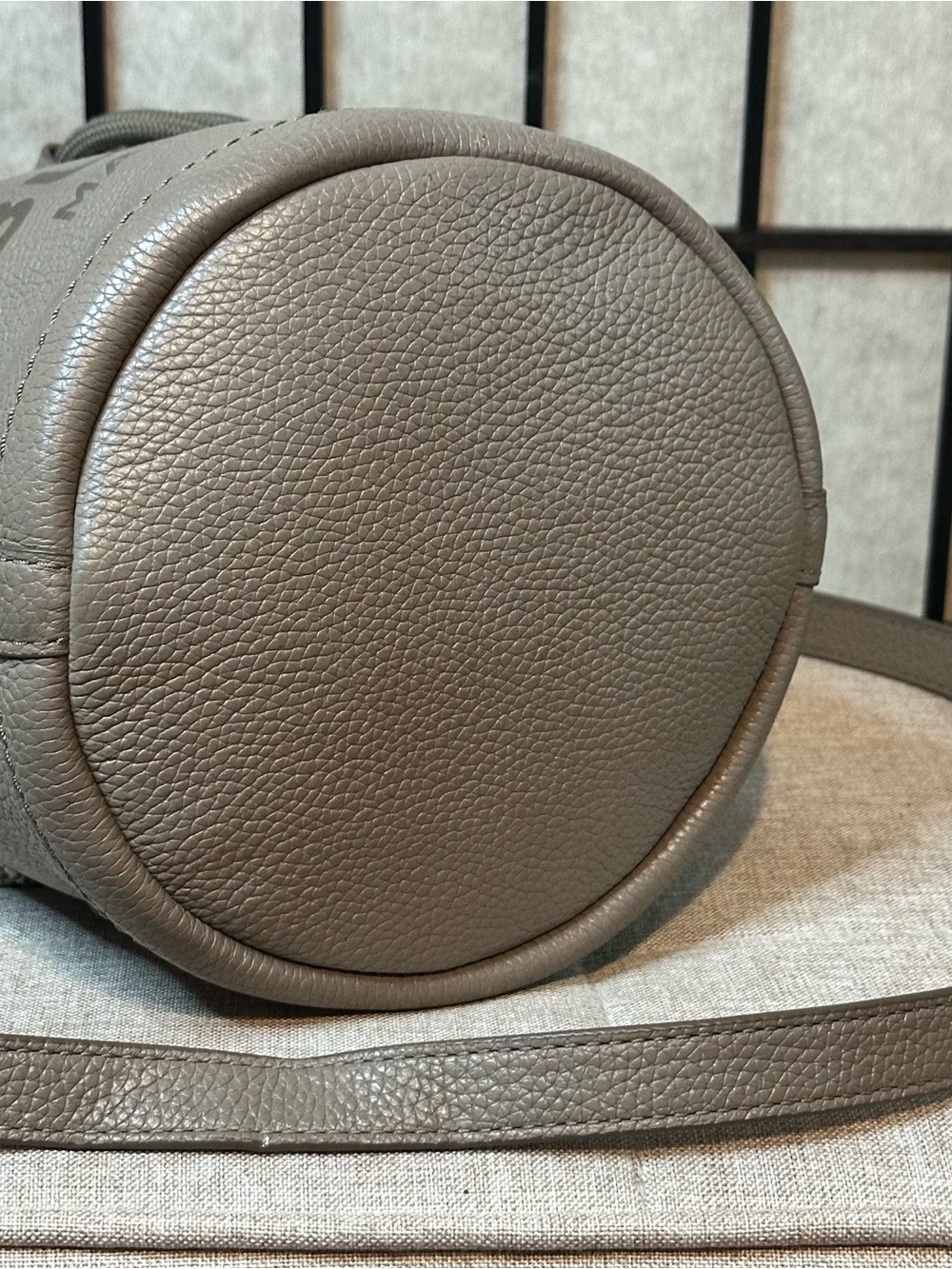 MARC JACOBS The Bucket Bag- Cement - Picture 14 of 16